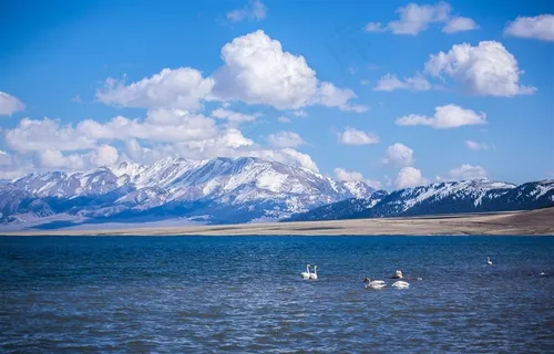 新疆赛里木湖风景 新疆赛里木湖风景