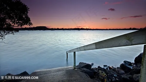 唯美黄昏湖畔美景壁纸