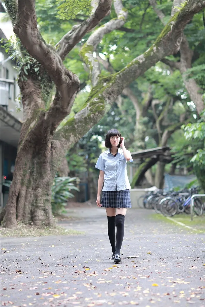 女学生制服短发美女蔡谨卉高清写真图