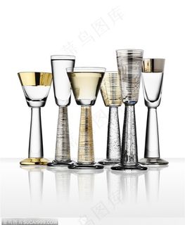 玻璃艺术-众多的高脚杯