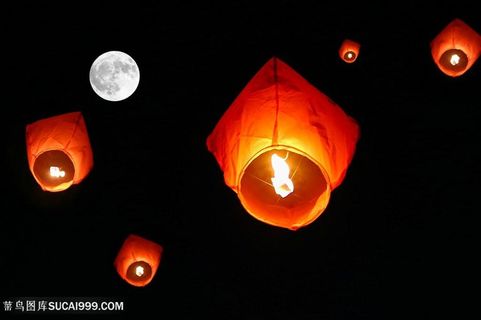 月圆下的孔明灯