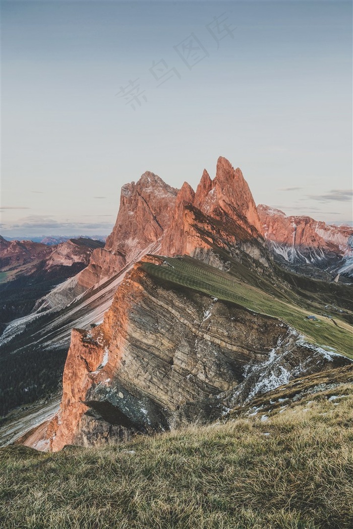 连绵的山峰高清图片