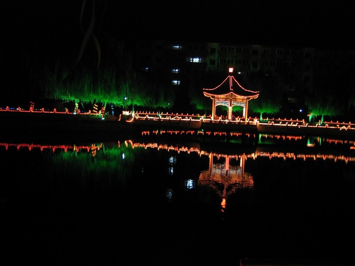 月光与夜景辉映