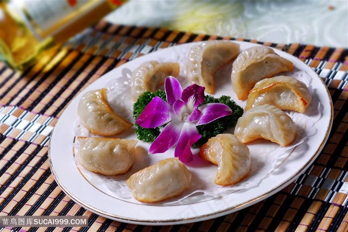 韭菜煎饺的美食图片