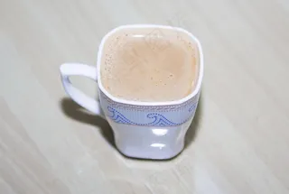 一杯热奶茶图片