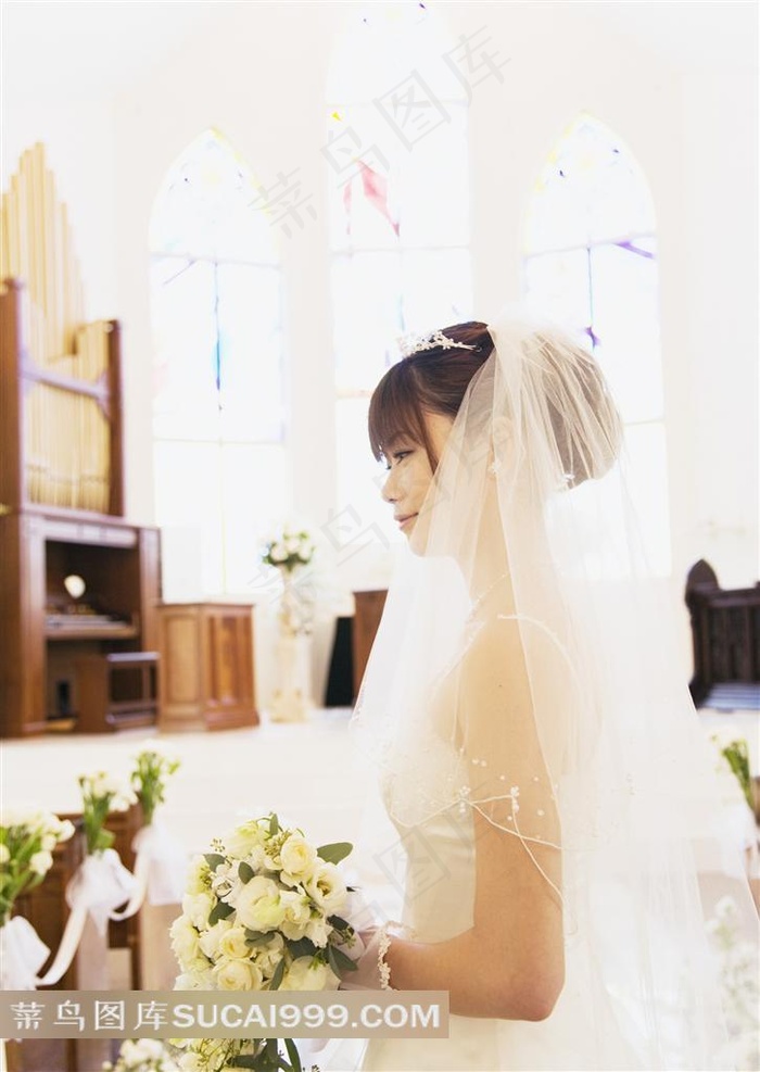 捧鲜花的新娘摄影素材