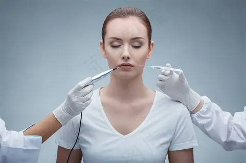 打美容针的美女高清图片 打美容针的美女高清图片