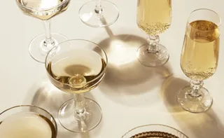 唯美葡萄酒与酒杯展示图片素材