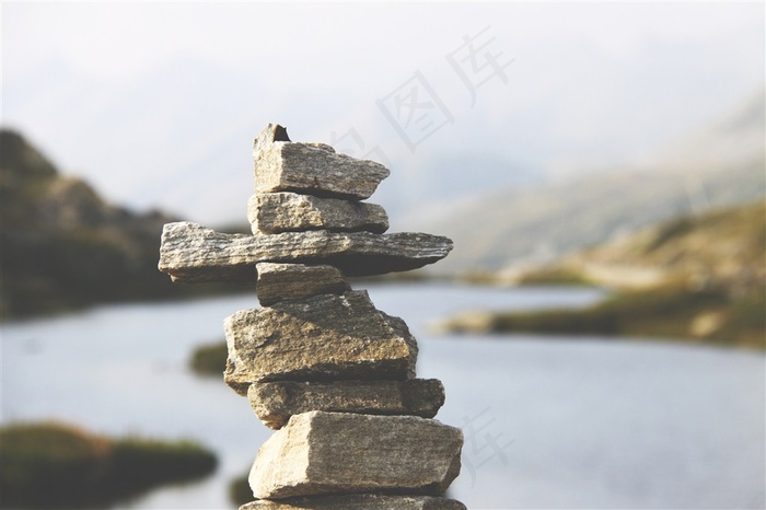 堆叠在一起的石子素材图片