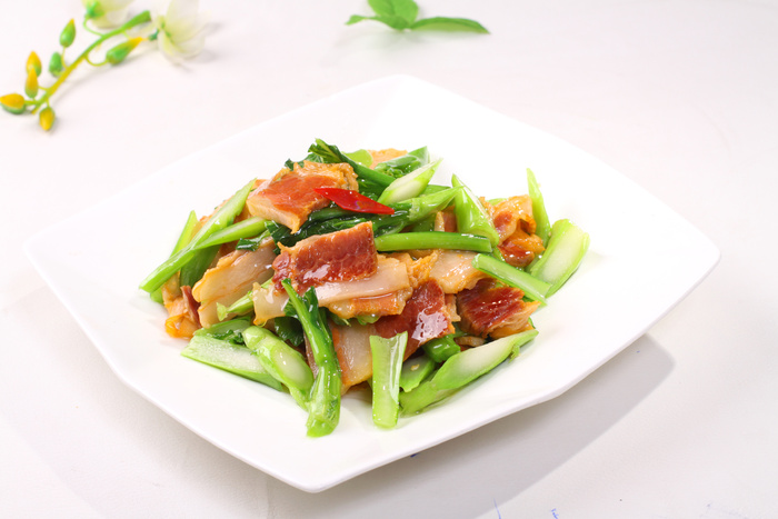 腊肉炒菜心