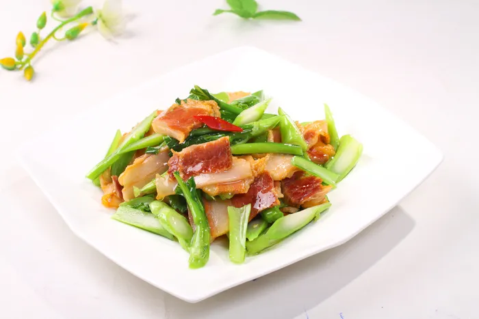 腊肉炒菜心