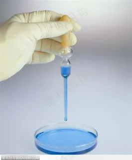 实验室设备-吸管滴下的蓝色溶液 实验室设备-吸管滴下的蓝色溶液