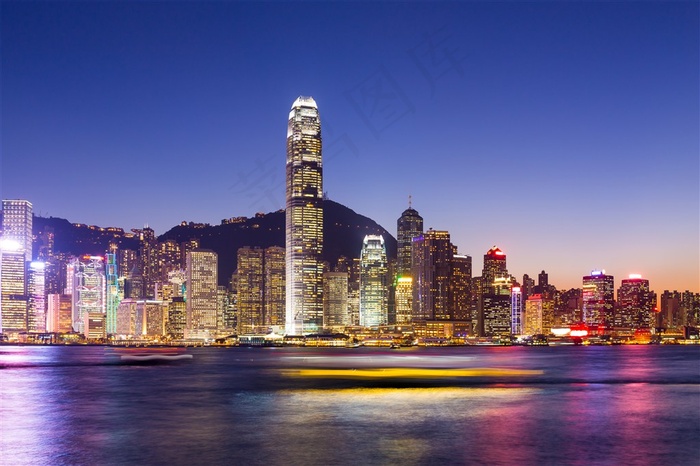 唯美高清水上城市建筑风景画