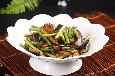 豆角炒紫茄