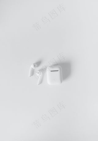 白色无线蓝牙耳机图片