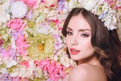 花束中的美女高清图片 花束中的美女高清图片