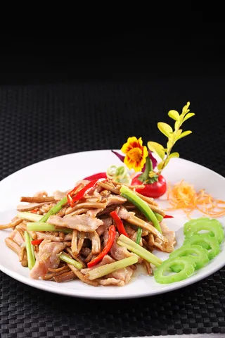 R02539茶树菇炒爽肉 (1)