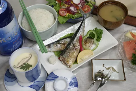 烤秋刀鱼定食  烤秋刀鱼定食