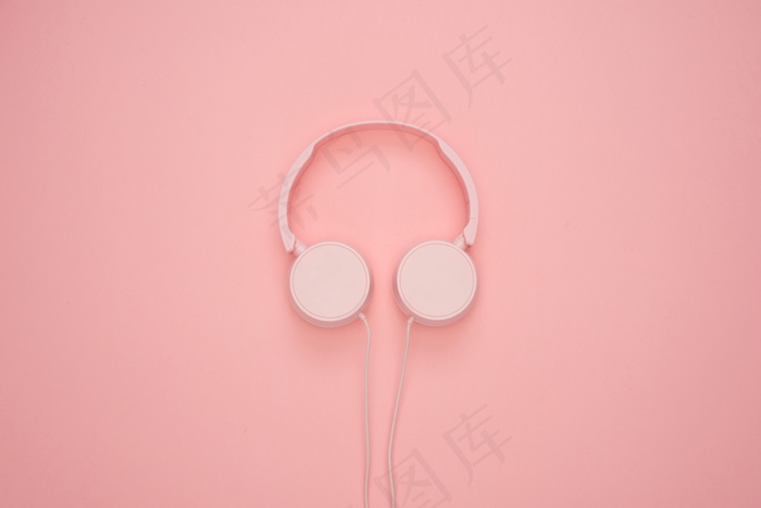 头戴式粉色音乐耳机图片