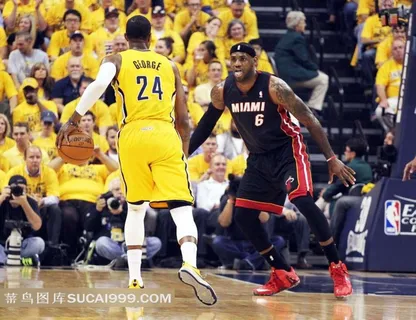 张开双手防守的詹姆斯