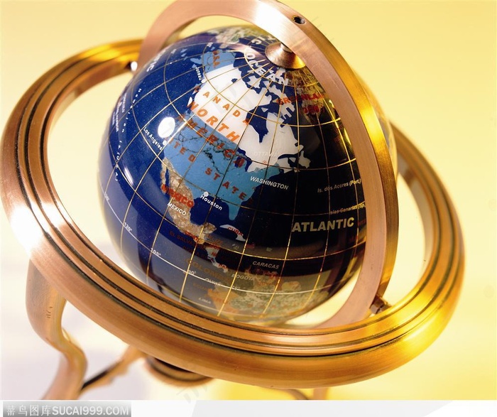 高密度自然光下的地球仪
