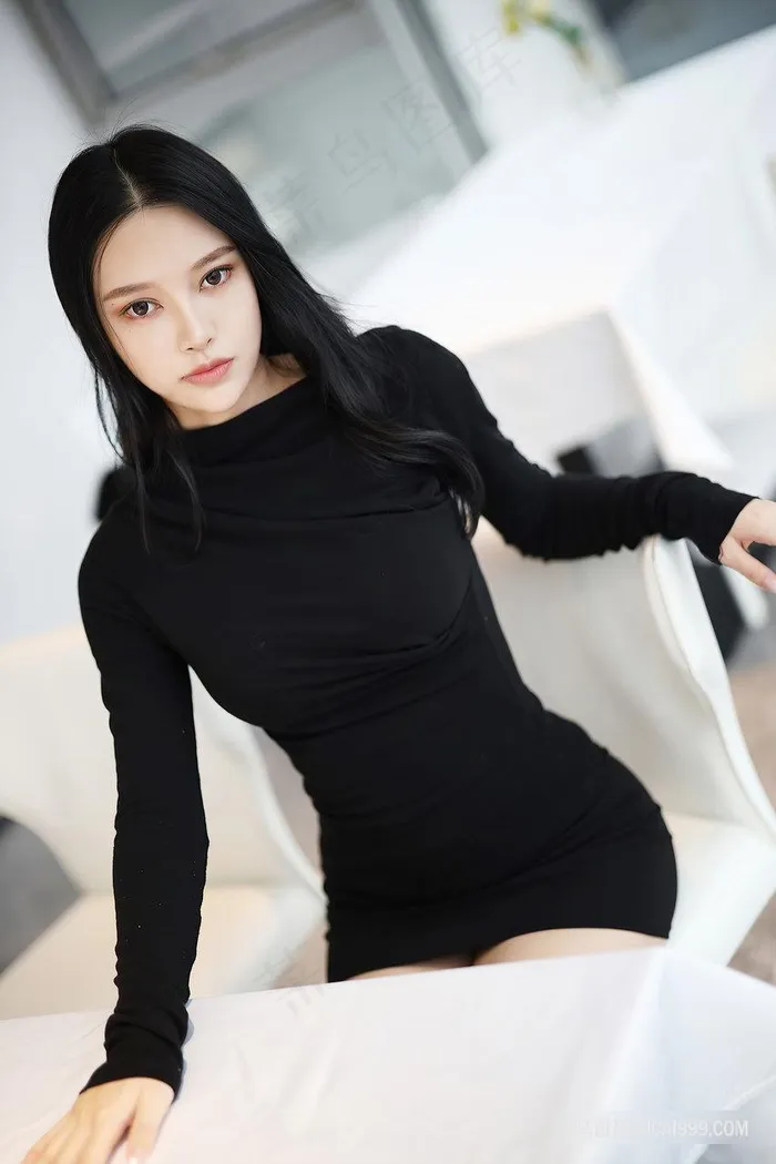 高清性感美女唐琪儿黑色超短裙美女写真图片