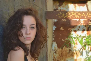 女生自然卷发型图片