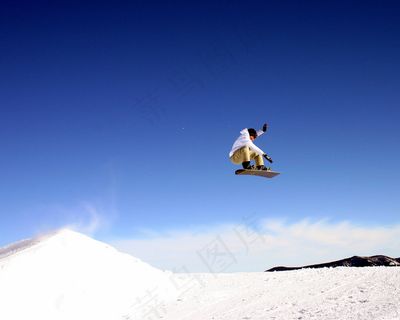 冬季高空滑雪图片