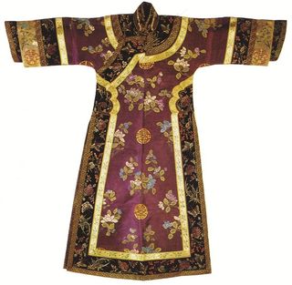 服装样式和花纹图案龙袍特写素材