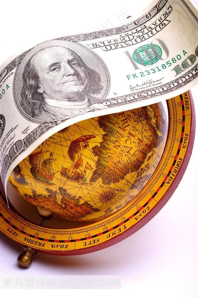 一张纸币和地球仪图片
