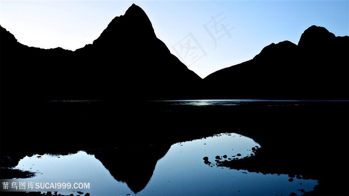 山峦湖畔美景壁纸