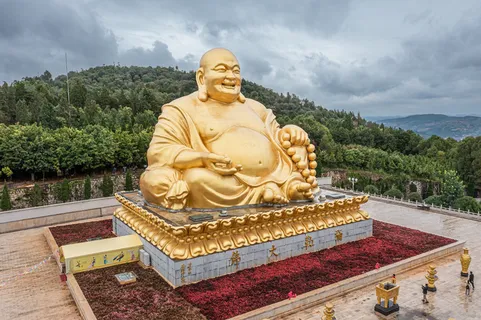 航拍弥勒佛 航拍弥勒佛