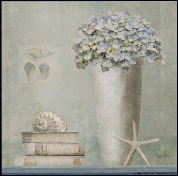 唯美蓝色小花瓣花瓶书本插画