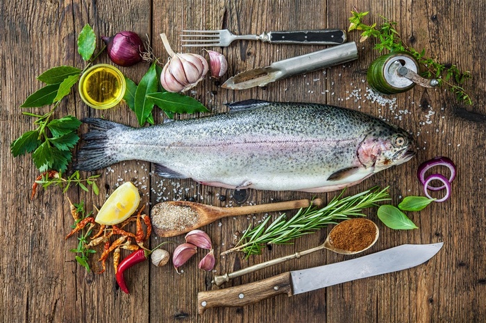 一堆调料和海鱼高清图