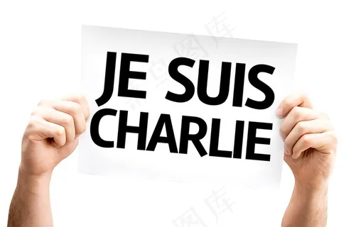 双手举着黑色英文字