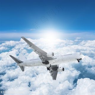 飞翔在天空的飞机高清
