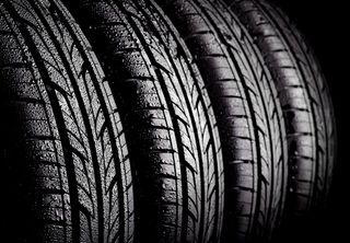 黑色大气汽车轮胎广告