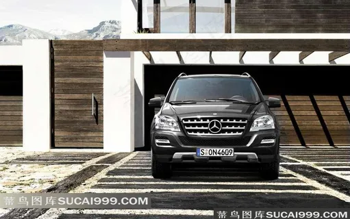 梅赛德斯-奔驰M级高级越野车正面图片