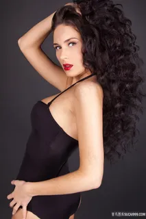 欧美卷发成熟美女性感泳装写真图片 欧美卷发成熟美女性感泳装写真图片