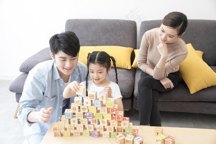 商务男士 小男孩 小女孩 幸福家庭 温馨家庭 全家福 一家三口 温馨