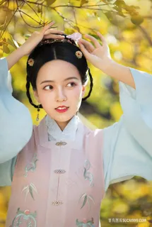 户外摄影写真古装美女图片