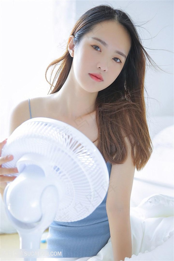 吹风扇的*清纯女生摄影图片素材
