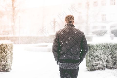 非主流雪景伤感背影图片