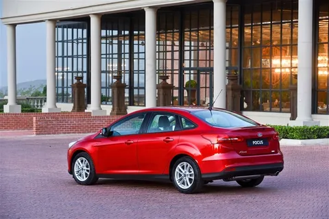 美国福特福克斯三厢紧凑型家用轿车