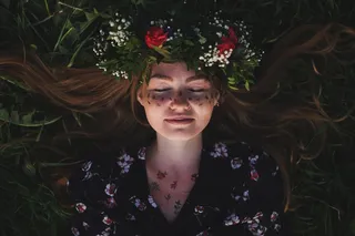 花环美女写真图片