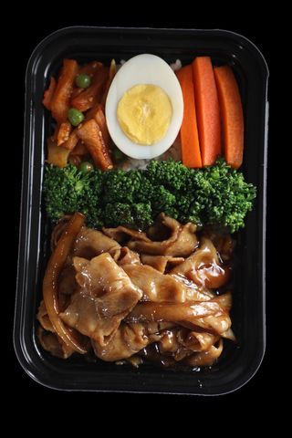 板烧猪肉快餐盖浇饭产品成品高清大图餐盒装夜市小吃免扣