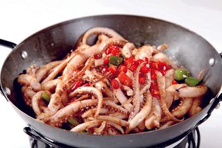 干锅美食焖锅湘菜麻辣香辣纸锅干锅鱿鱼须