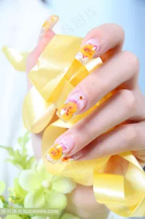 长指甲雕花美甲图片 长指甲雕花美甲图片