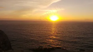 海平面夕阳西下图片