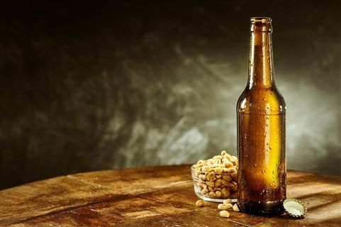 花生啤酒瓶素材 花生啤酒瓶素材